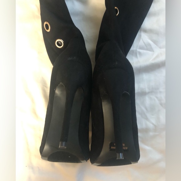 AMICLUBWEAR KNEE HIGH BOOTS WITH GROMMET DETAIL SIZE: 8.5 - Picture 3 of 8